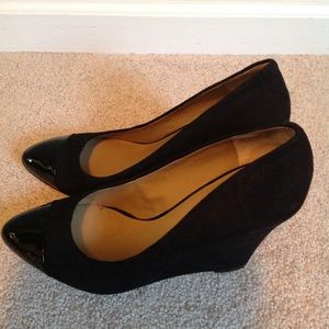 Ann Taylor 9M Black Leather Cap Toe Wedge Heels